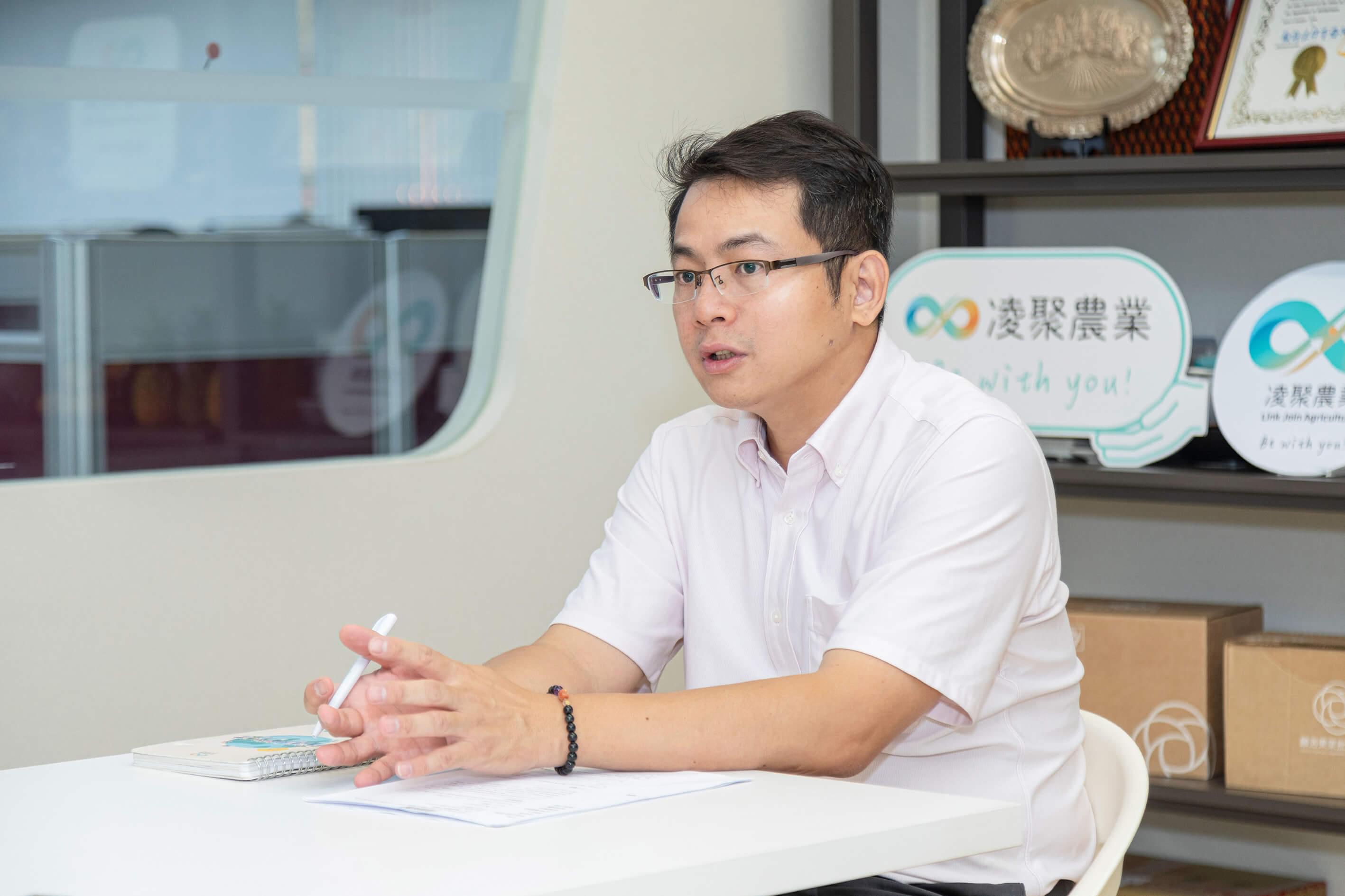 凌聚農業於2006~2021年底在高雄軟體園區創立,為客戶提供圍繞農務產銷管理的顧問諮詢、解決方案、技術支援等問題。