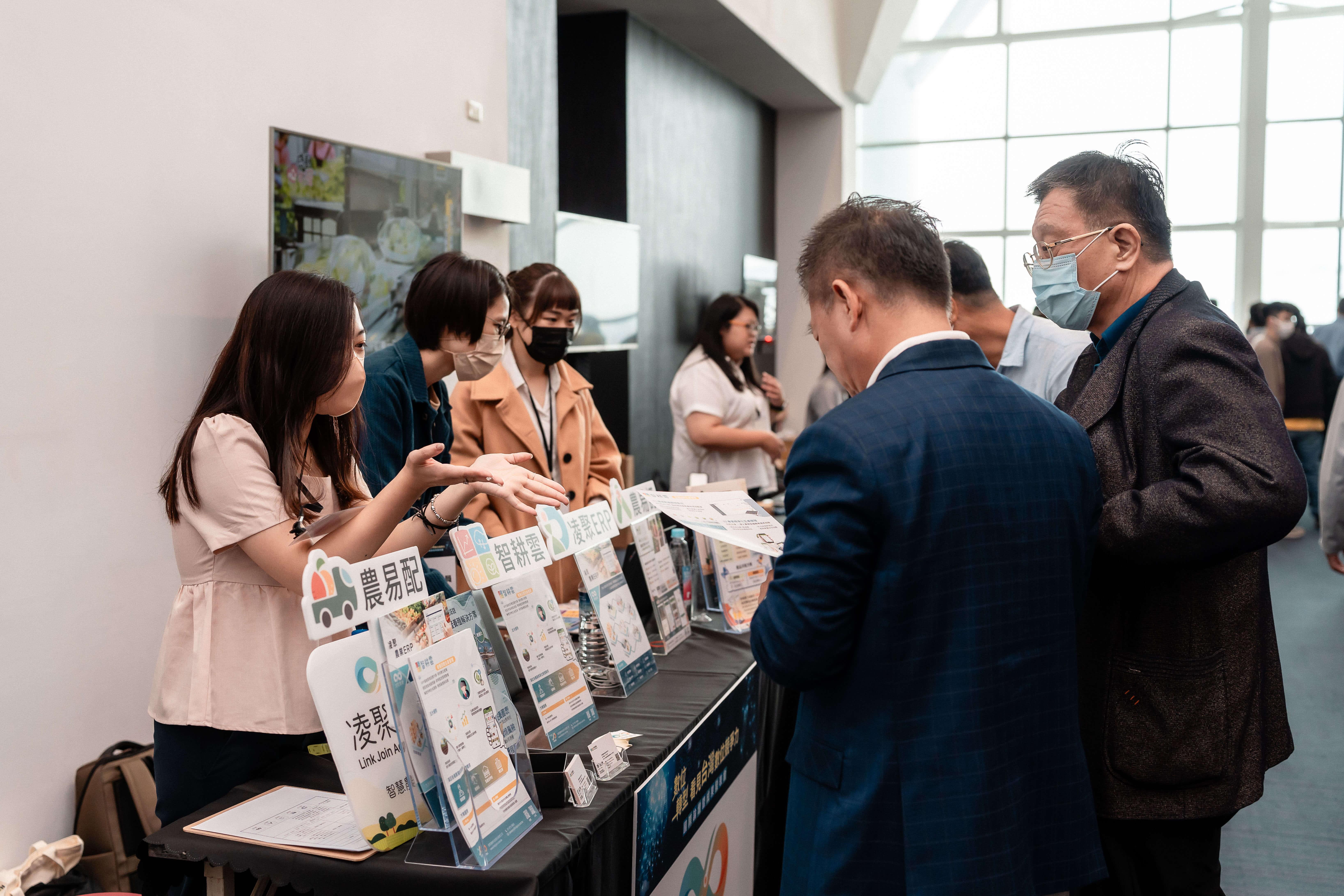 凌聚農業科技展會攤位-產品導覽介紹